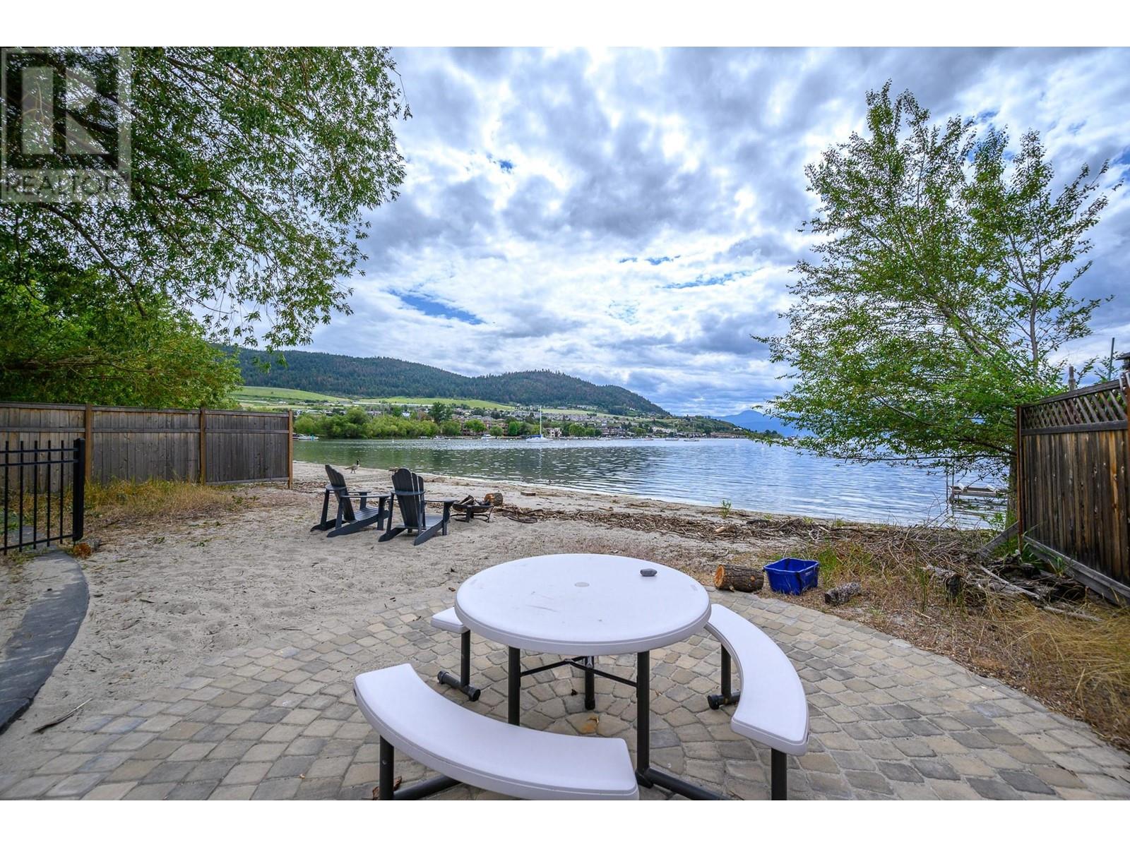 2612 Lakeshore Road, Vernon