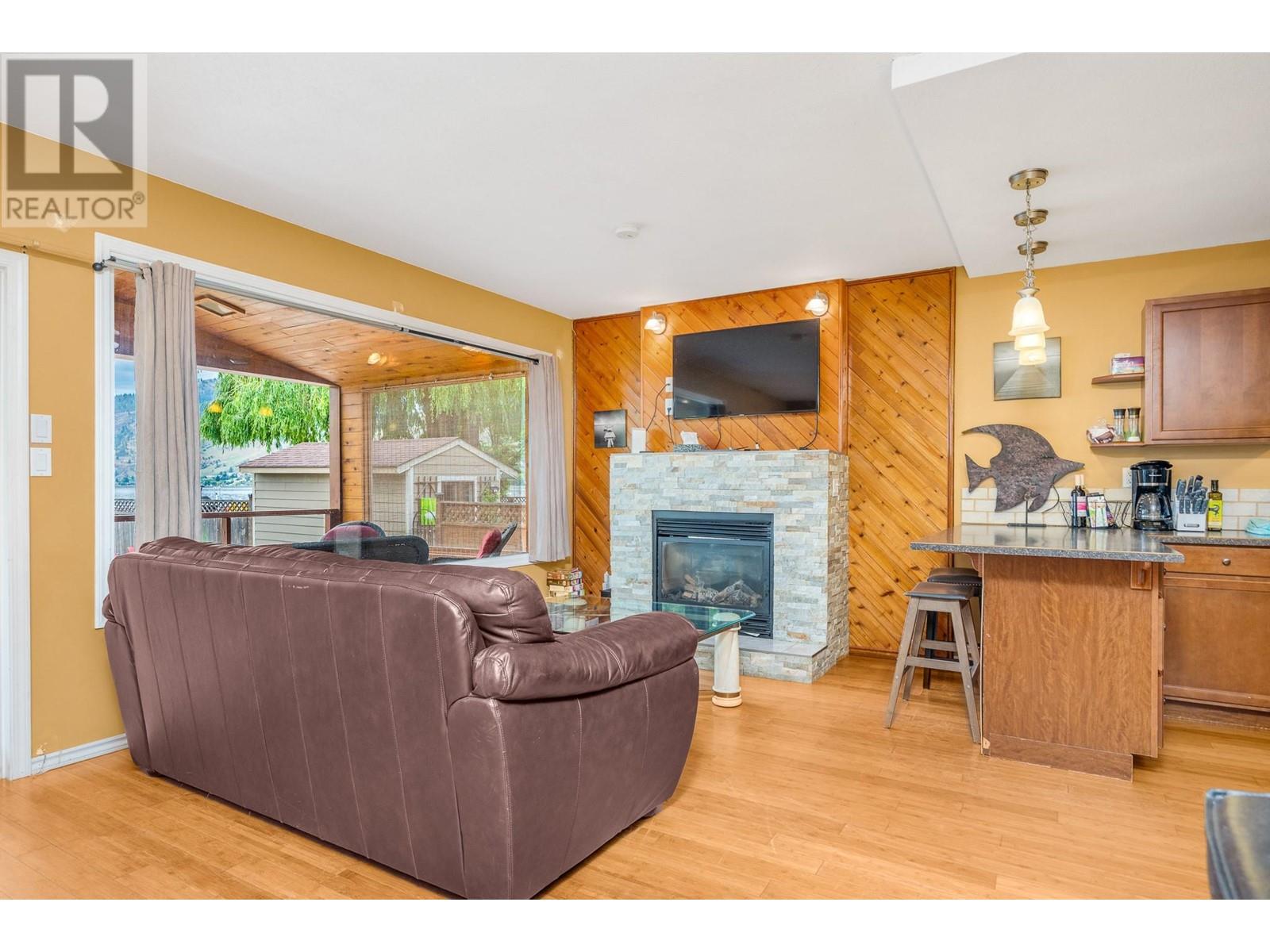 2612 Lakeshore Road, Vernon