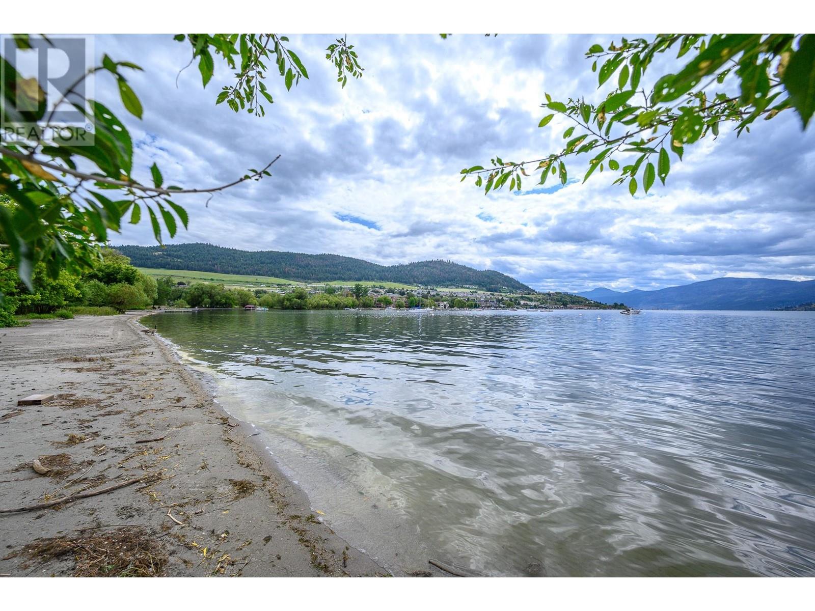 2612 Lakeshore Road, Vernon