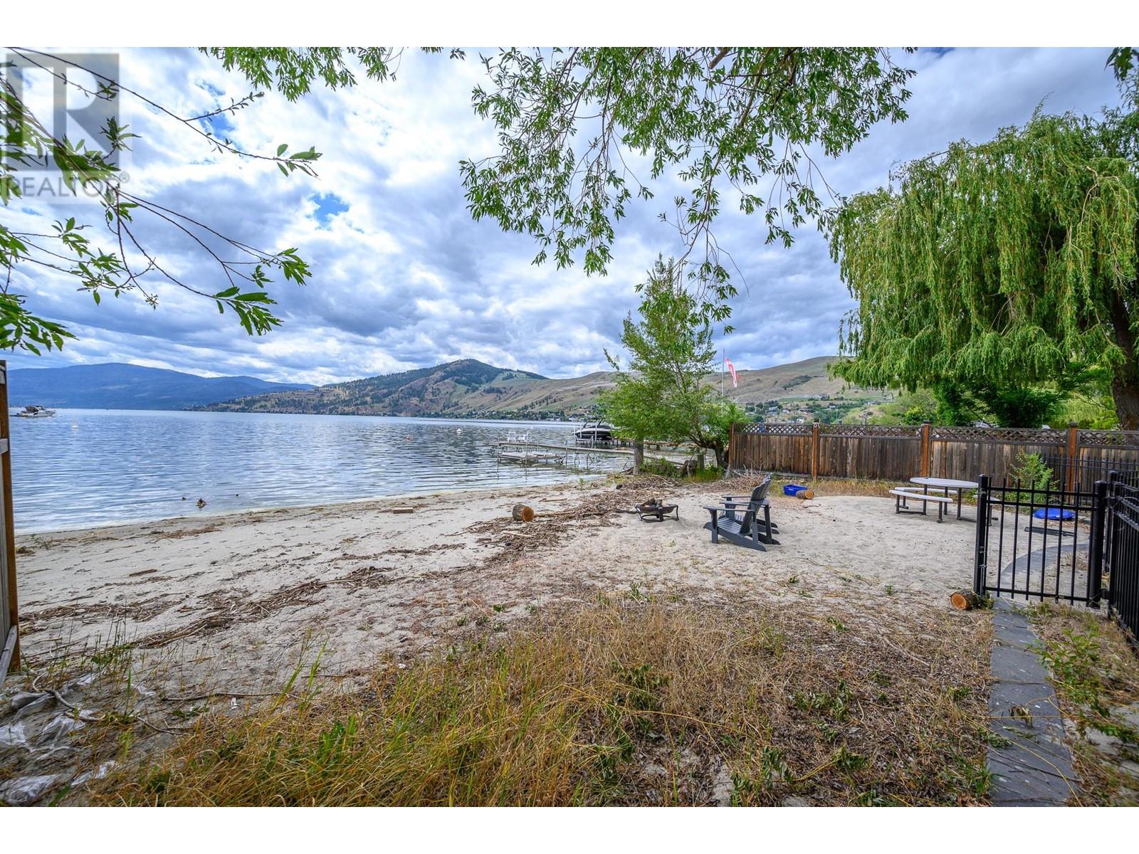 2612 Lakeshore Road, Vernon