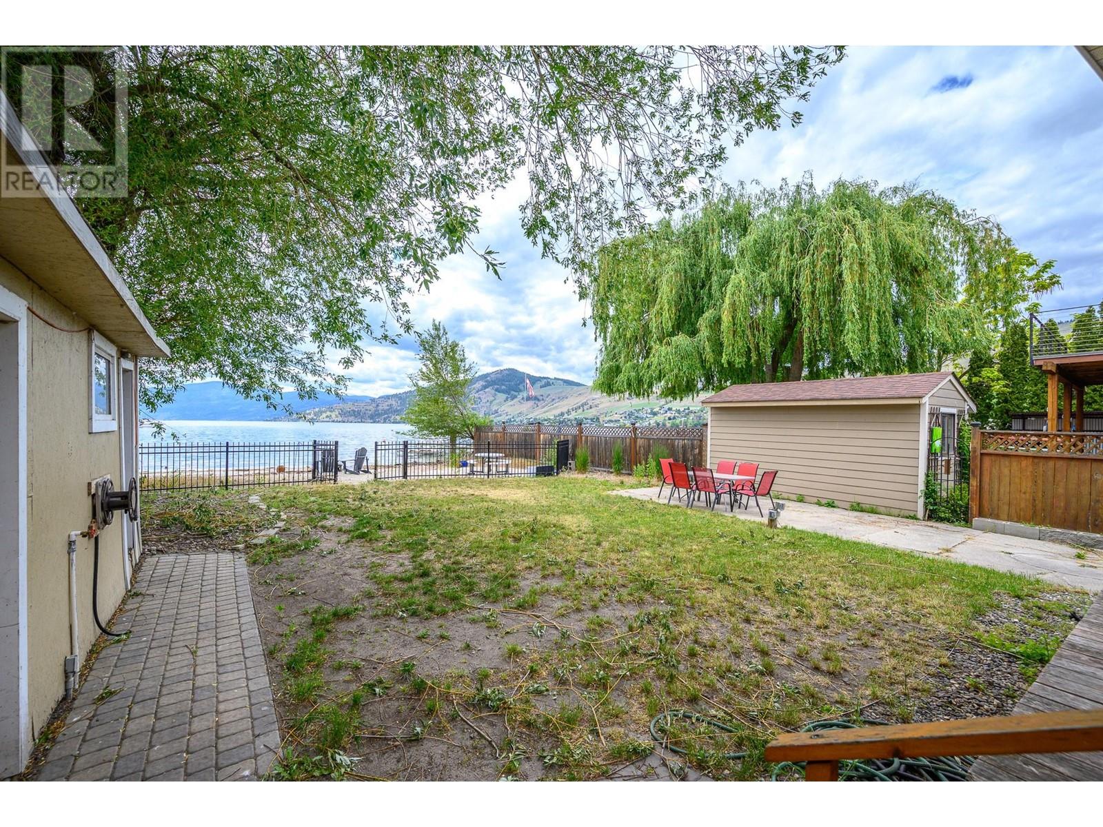 2612 Lakeshore Road, Vernon