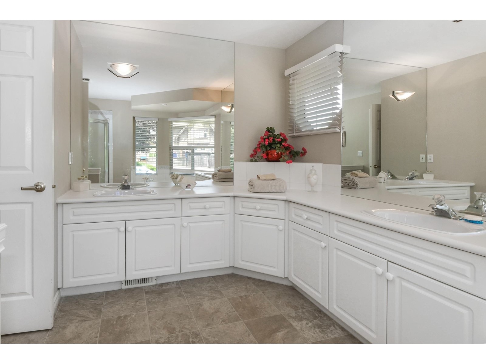 Photo 16 of 1 15860 82 Avenue, Surrey BC