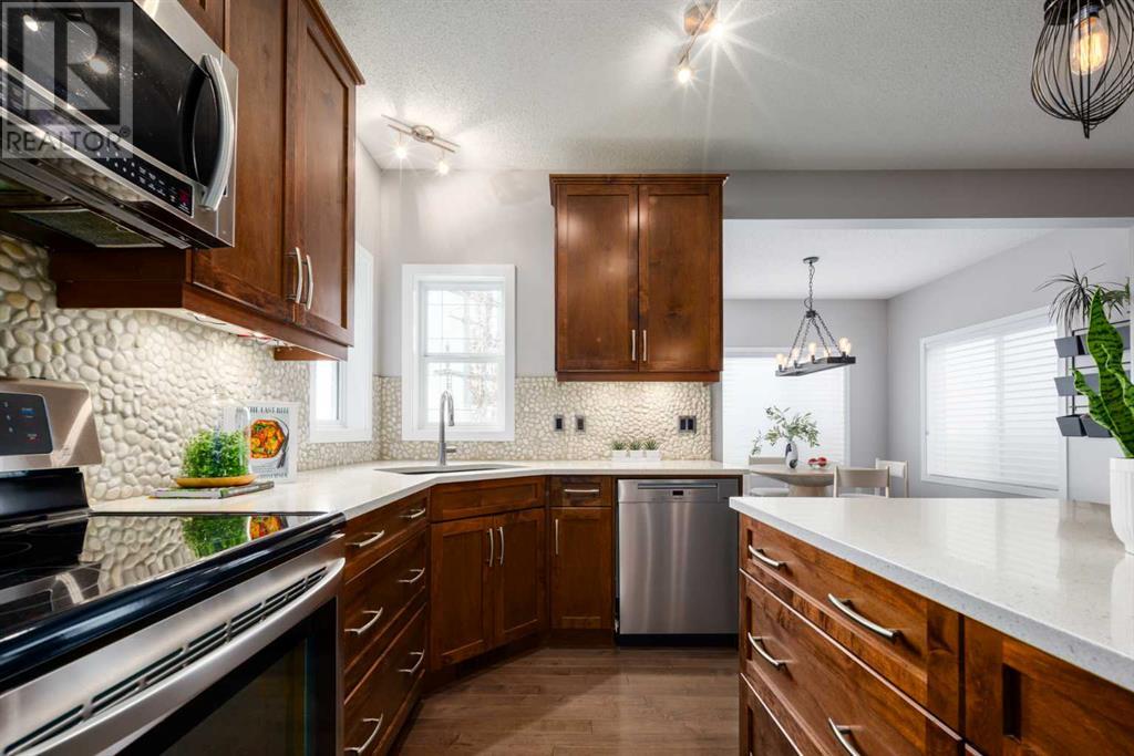 Photo 10 of 133 Cougar Ridge Close Sw, Calgary AB