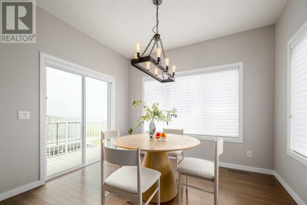 Photo 14 of 133 Cougar Ridge Close Sw, Calgary AB