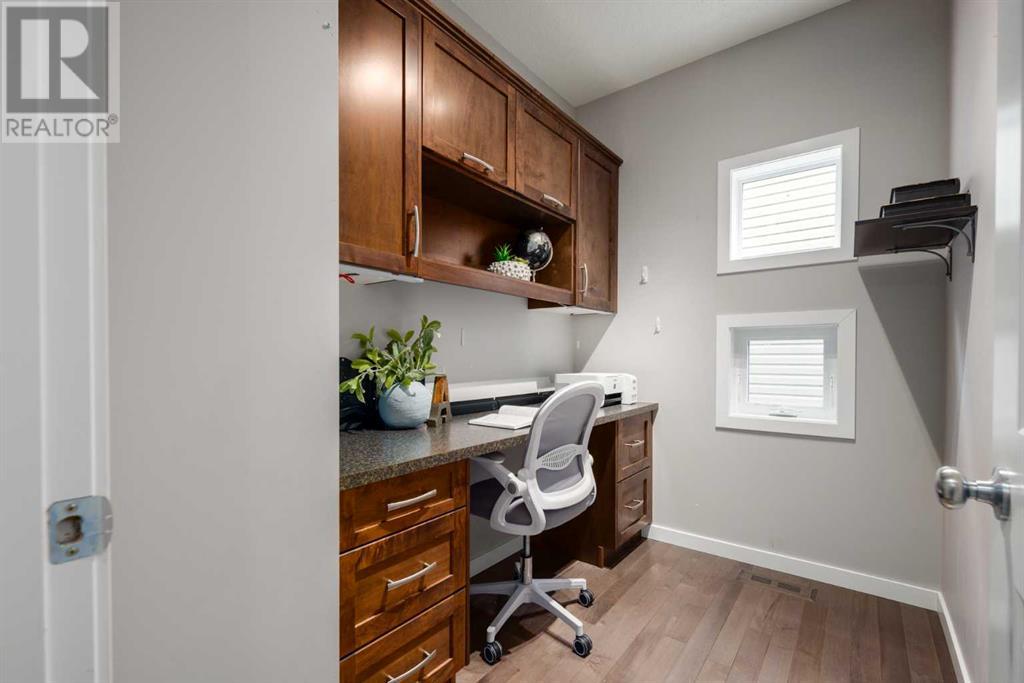 Photo 16 of 133 Cougar Ridge Close Sw, Calgary AB