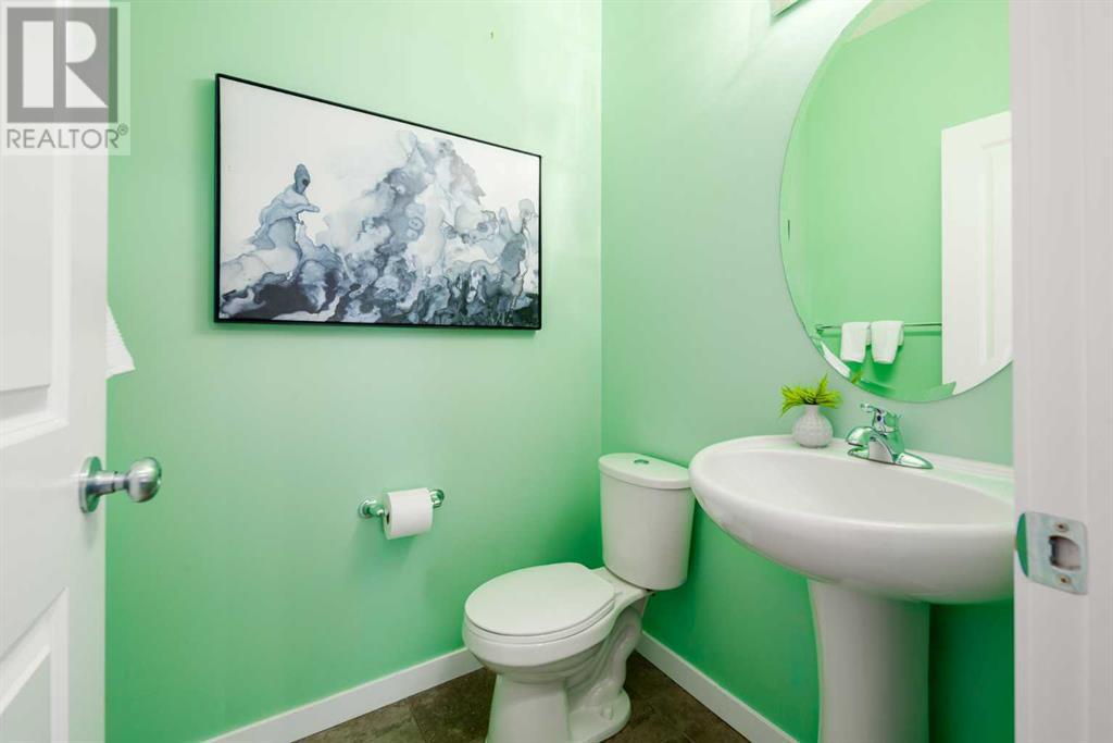 Photo 18 of 133 Cougar Ridge Close Sw, Calgary AB