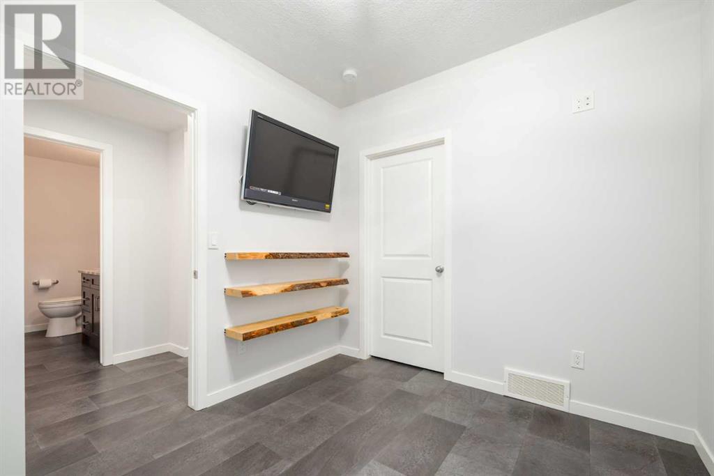 Photo 40 of 133 Cougar Ridge Close Sw, Calgary AB