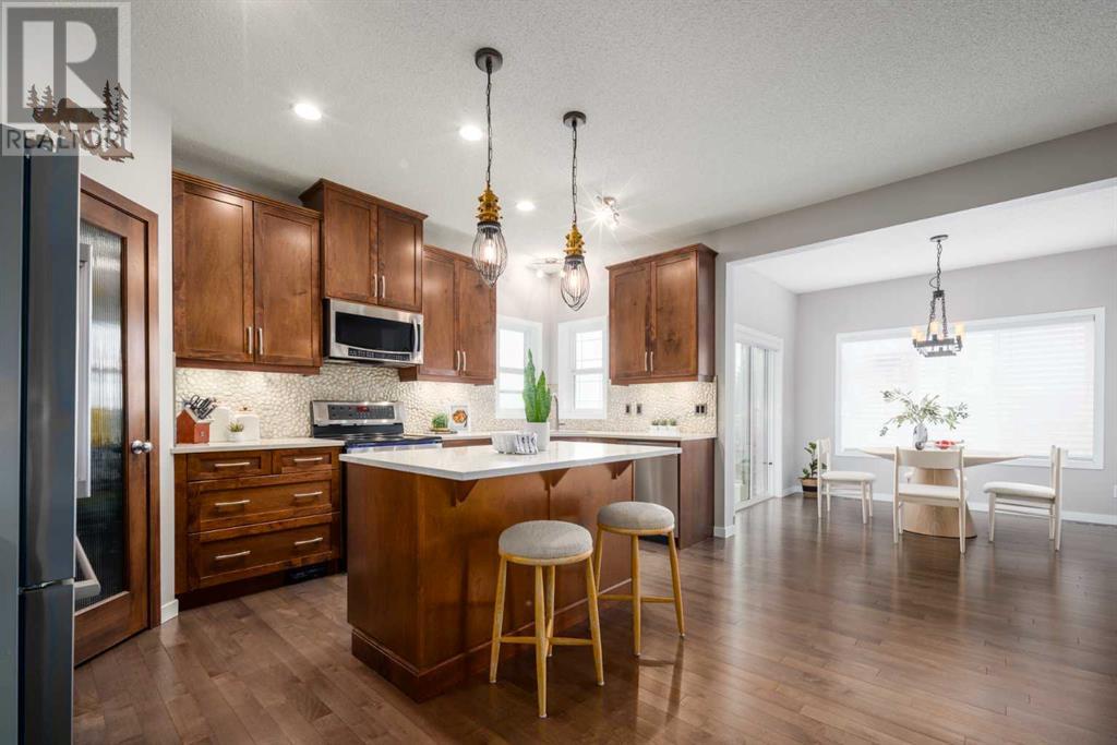 Photo 5 of 133 Cougar Ridge Close Sw, Calgary AB