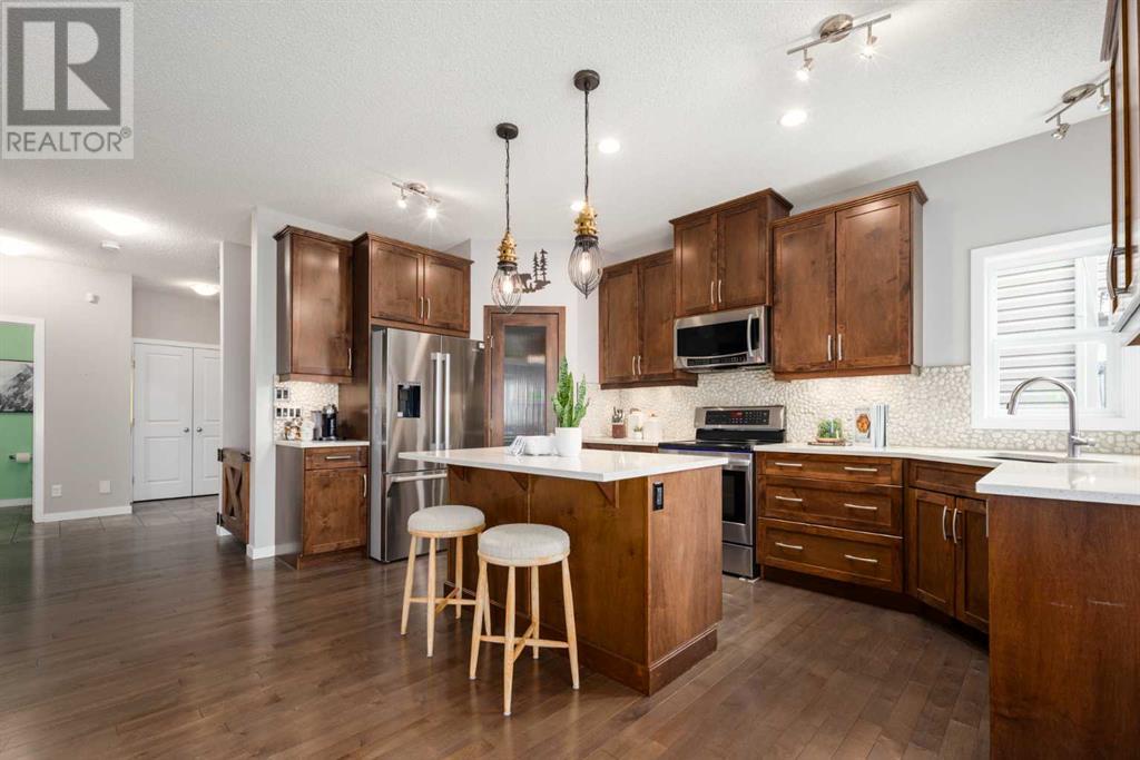 Photo 7 of 133 Cougar Ridge Close Sw, Calgary AB