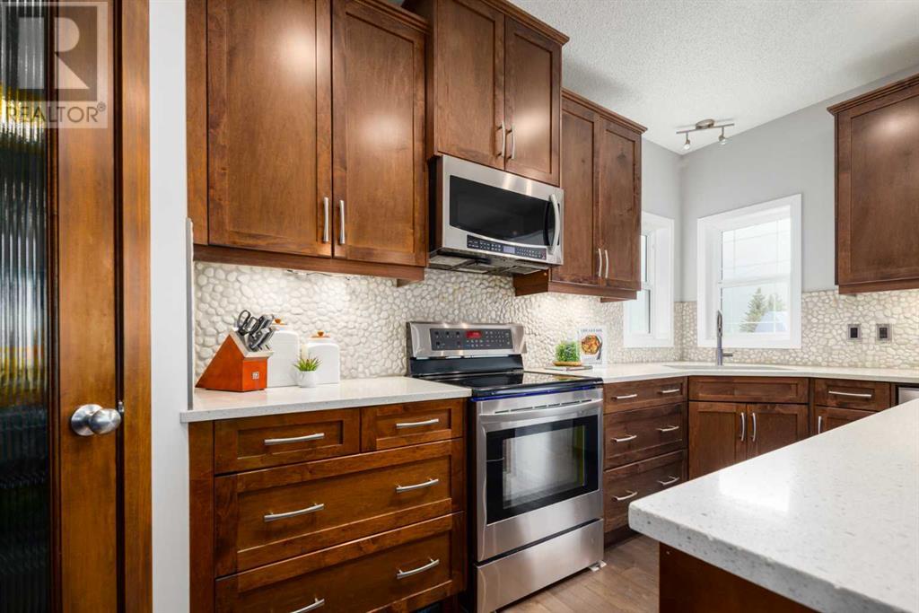 Photo 9 of 133 Cougar Ridge Close Sw, Calgary AB