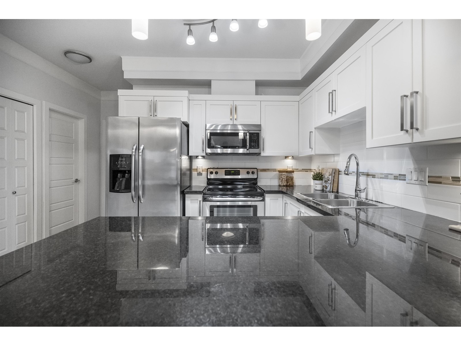 206 20630 DOUGLAS CRESCENT, Langley real estate listing R3013177