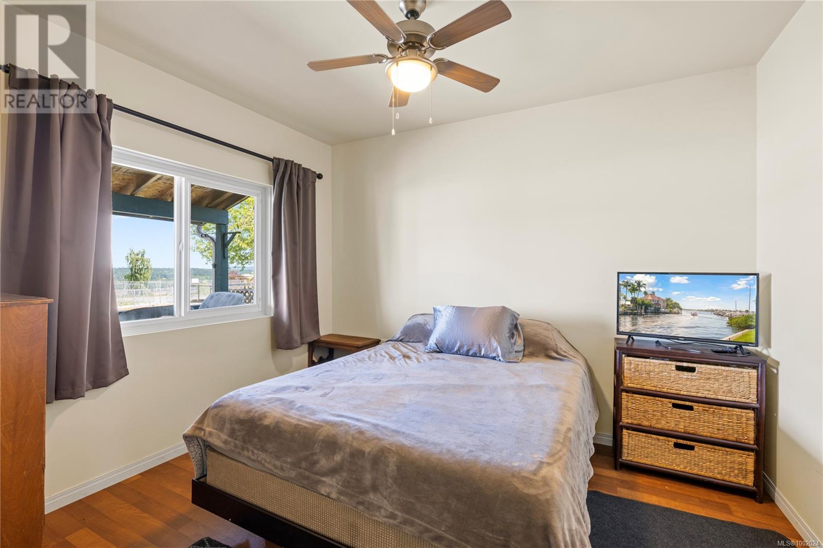 Photo 11 of 816 4th Ave, Ladysmith BC