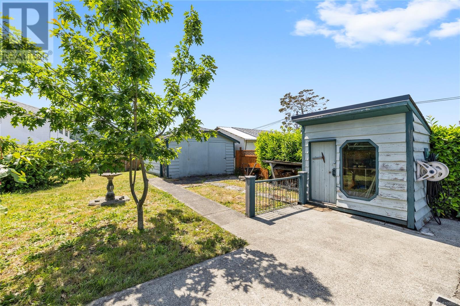 Photo 18 of 816 4th Ave, Ladysmith BC