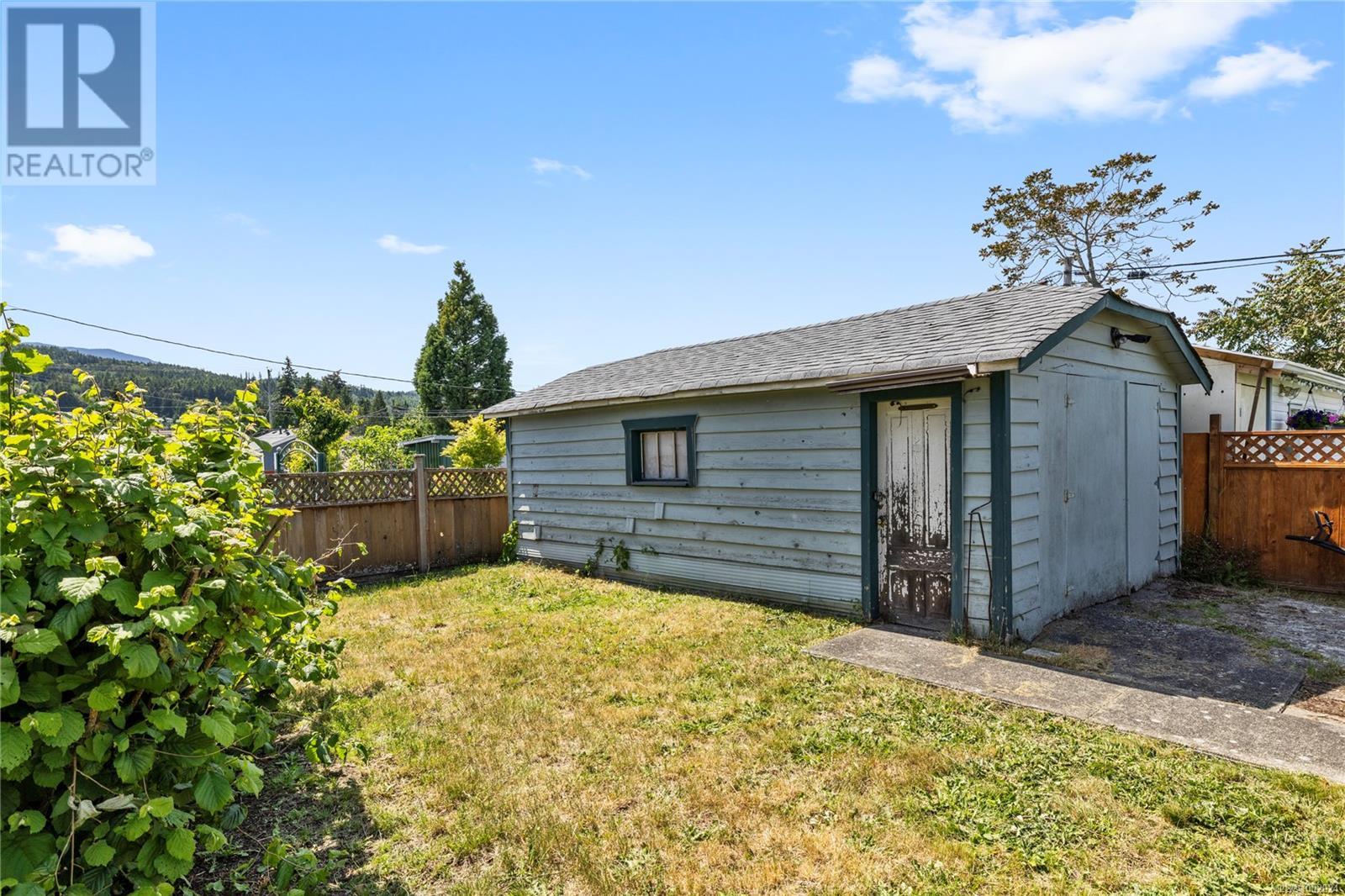 Photo 19 of 816 4th Ave, Ladysmith BC