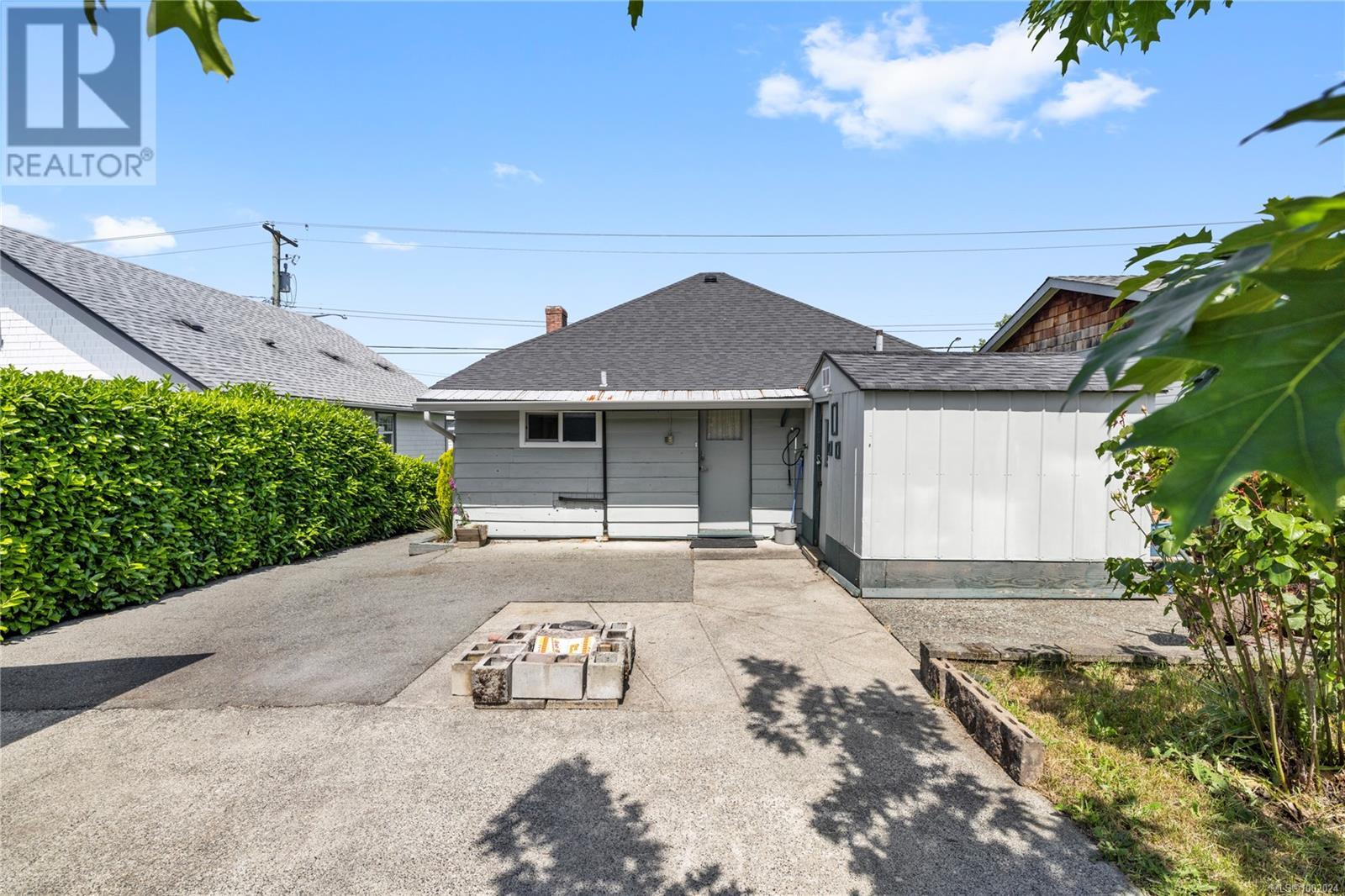 Photo 20 of 816 4th Ave, Ladysmith BC