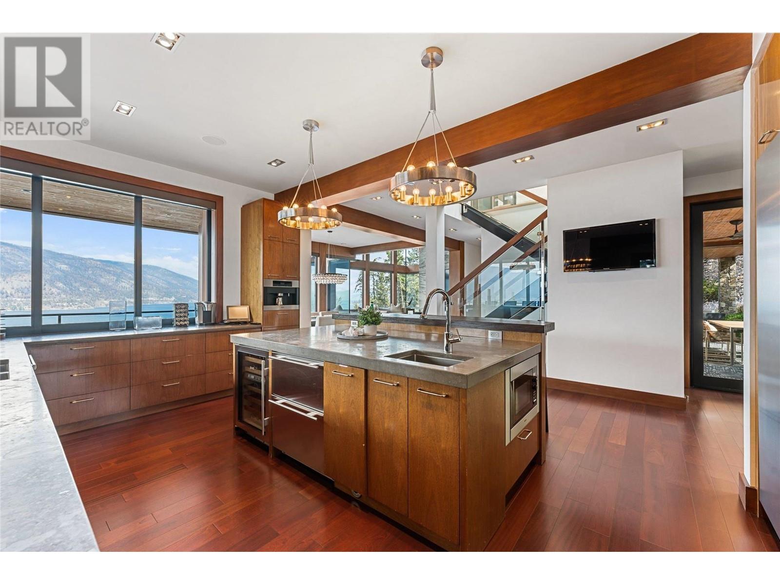 23 180 Sheerwater Court, Kelowna