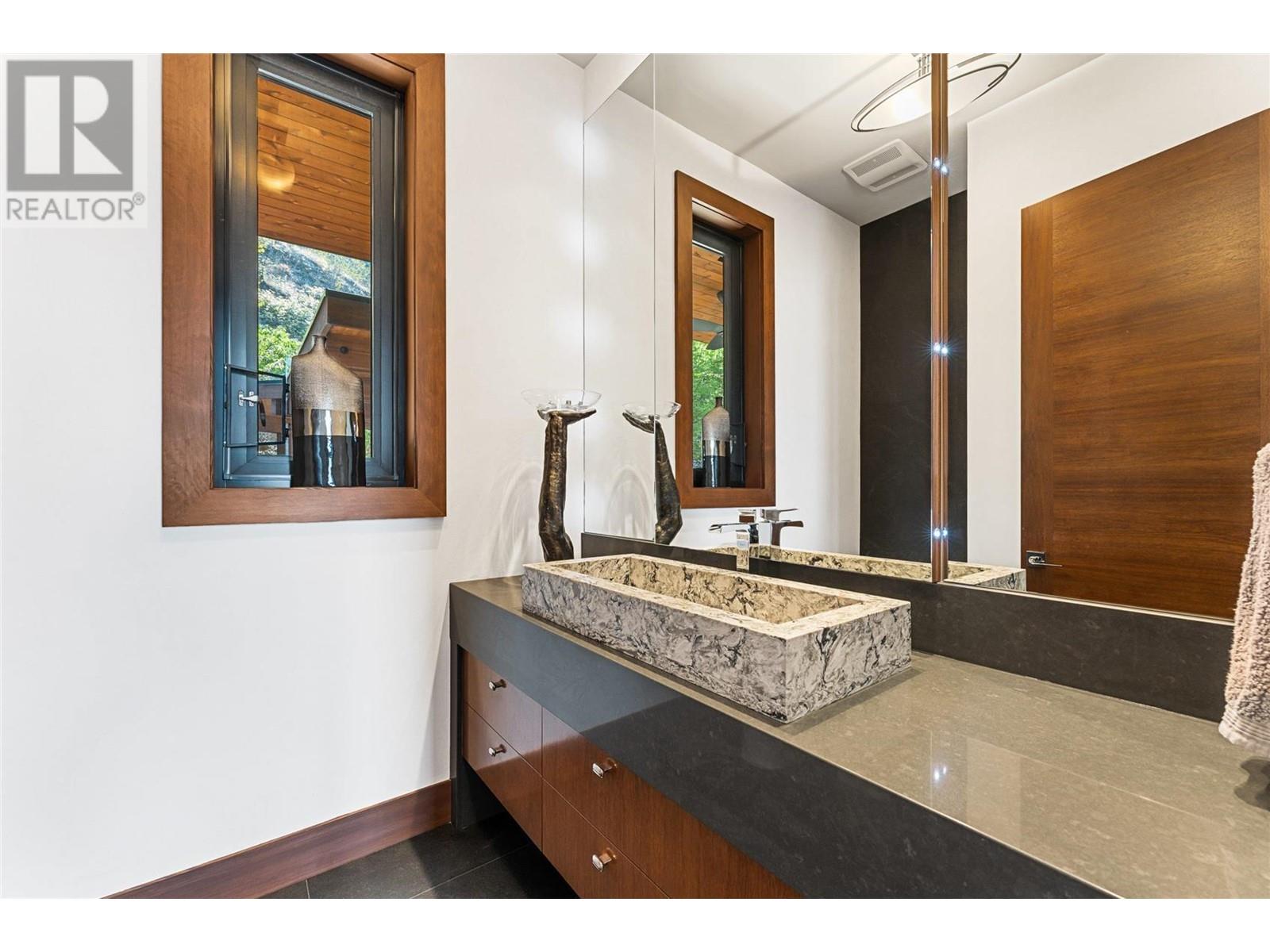 23 180 Sheerwater Court, Kelowna
