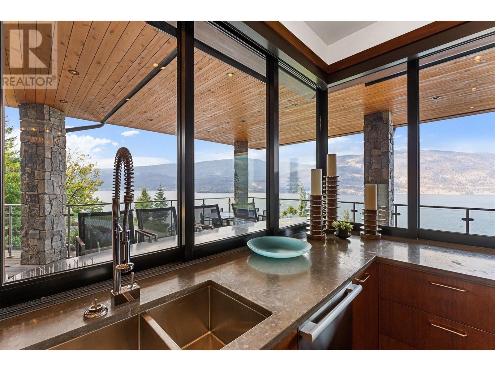 23 180 Sheerwater Court, Kelowna