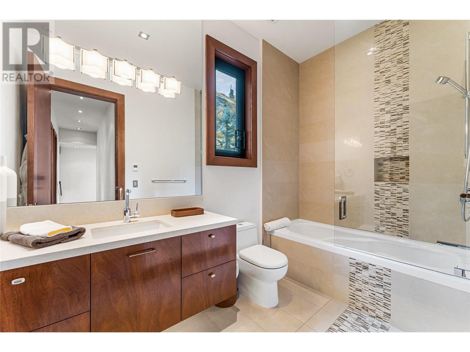 23 180 Sheerwater Court, Kelowna