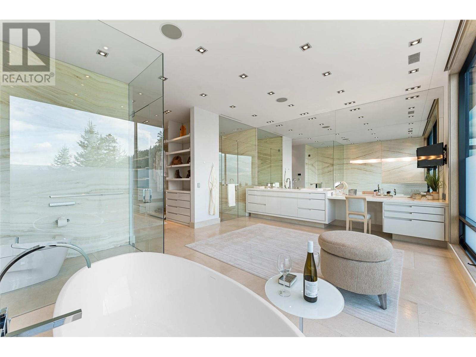 23 180 Sheerwater Court, Kelowna
