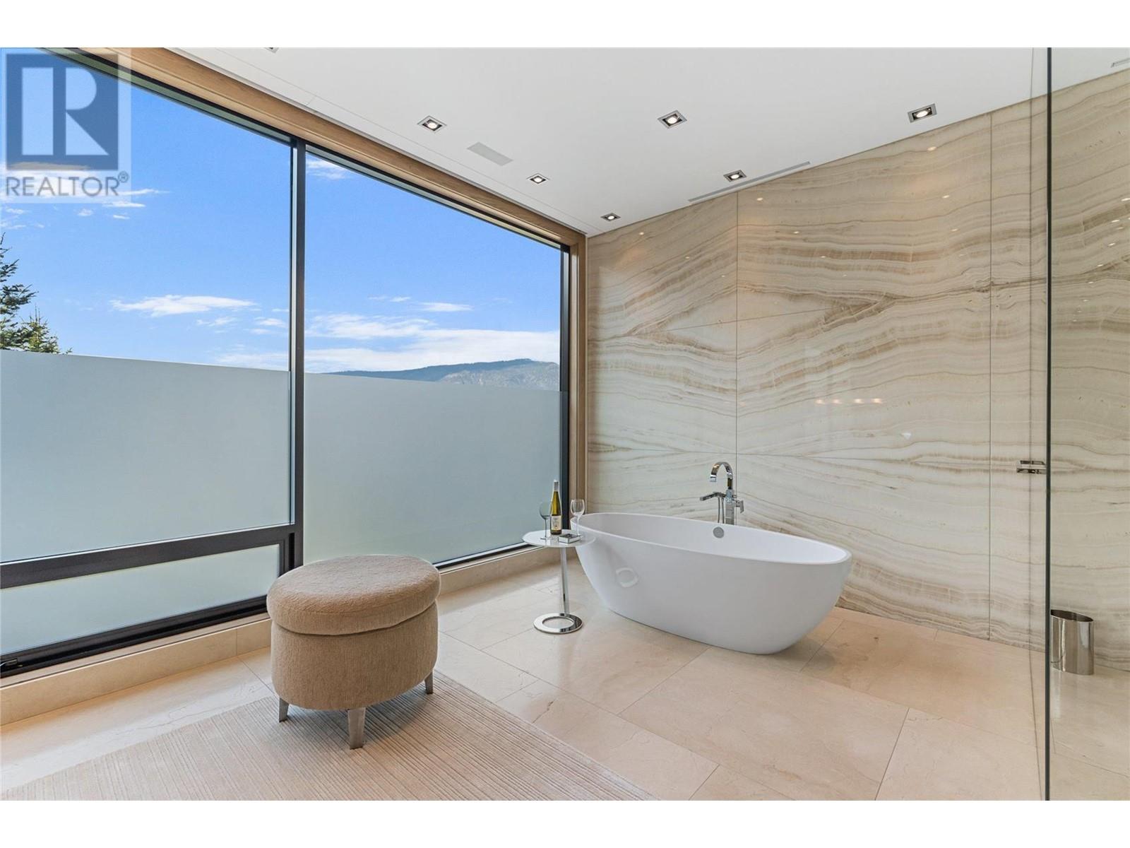 23 180 Sheerwater Court, Kelowna