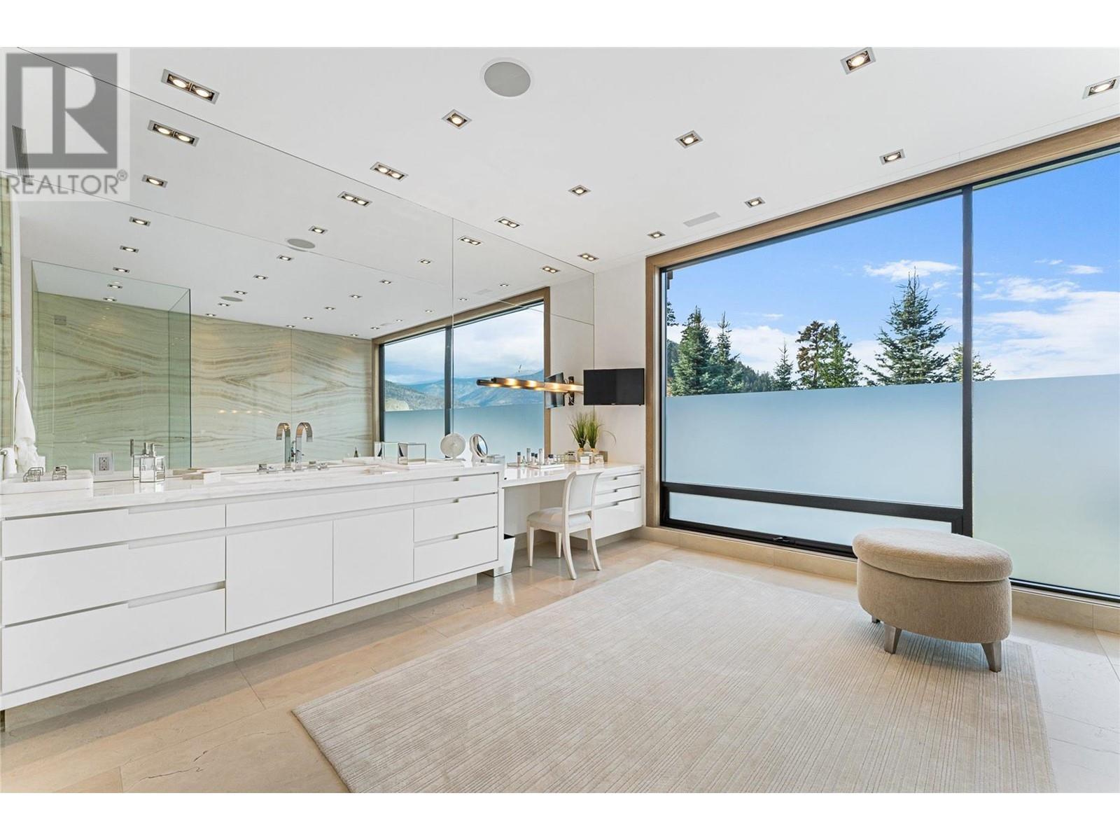 23 180 Sheerwater Court, Kelowna