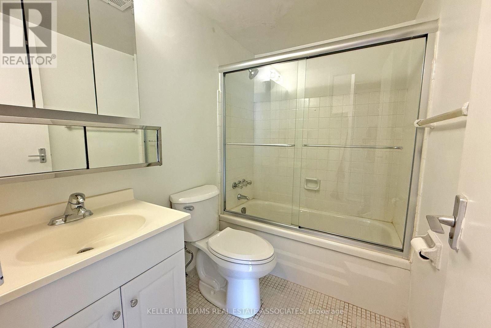 Photo 12 of 1711 40 Homewood Avenue, Toronto ON