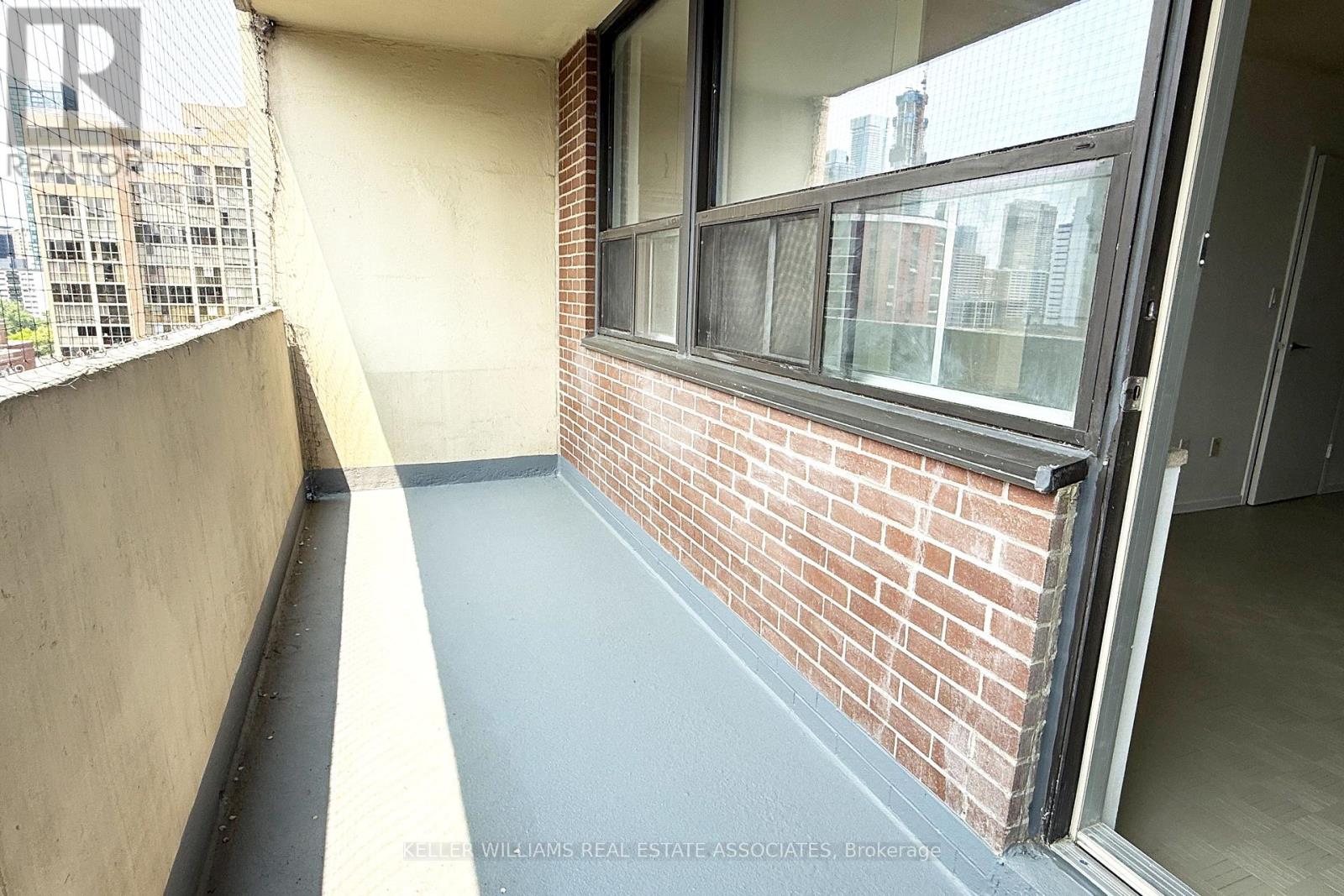 Photo 15 of 1711 40 Homewood Avenue, Toronto ON