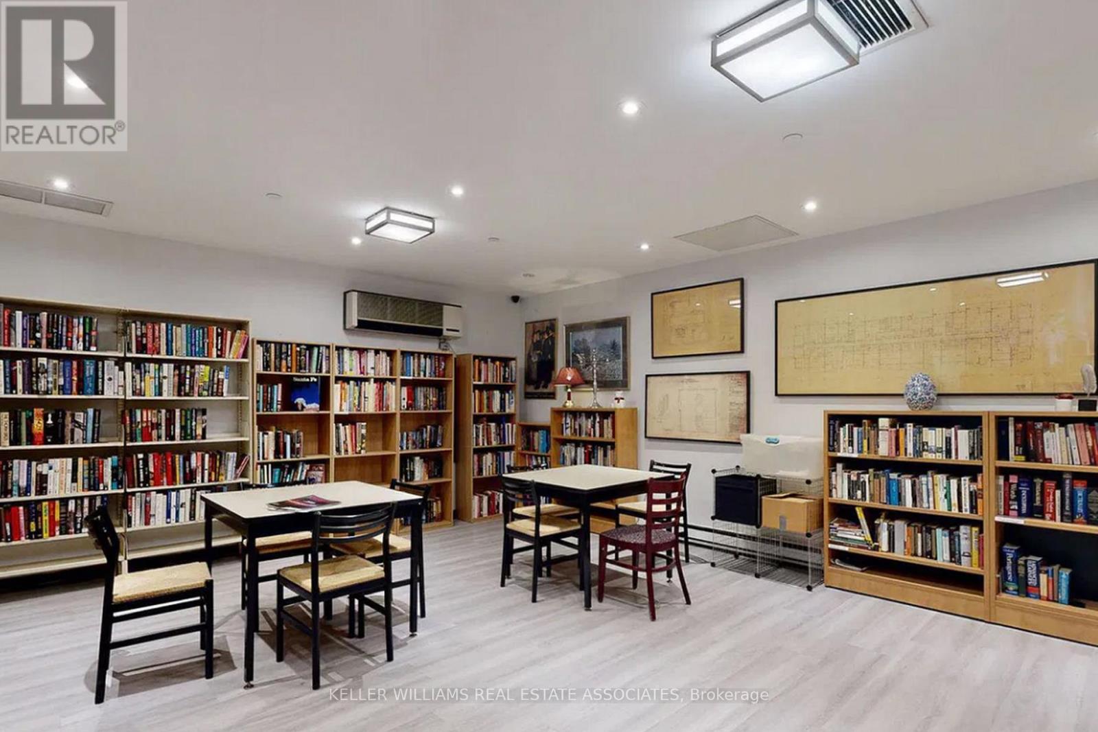 Photo 8 of 1711 40 Homewood Avenue, Toronto ON