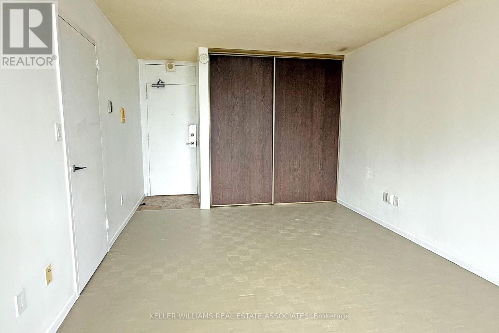 Photo 4 of 1711 40 Homewood Avenue, Toronto ON