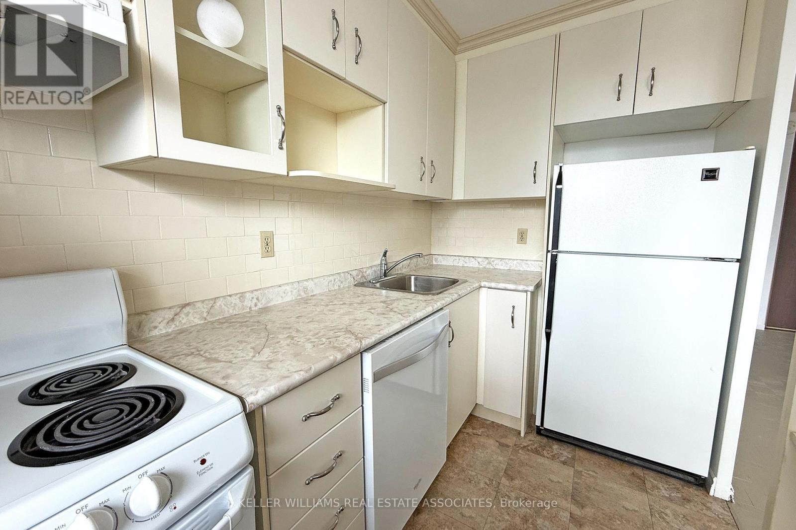 Photo 10 of 1711 40 Homewood Avenue, Toronto ON