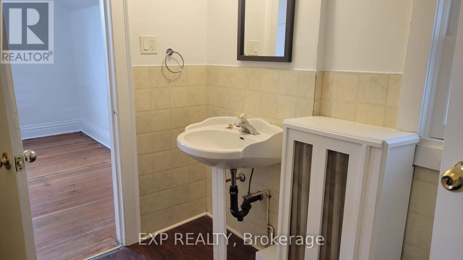 Photo 9 of 4 112 High Street, Georgina ON