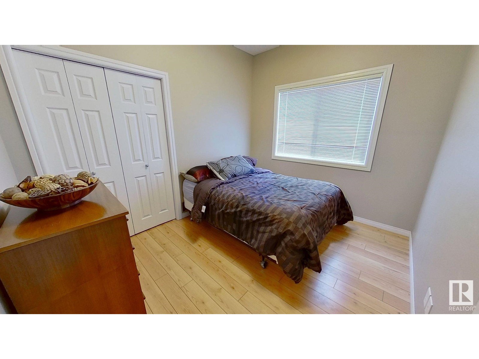 Photo 4 of 6 5021 34 Av, Camrose AB