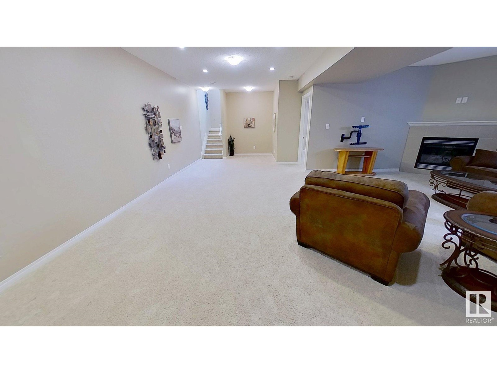 Photo 3 of 6 5021 34 Av, Camrose AB