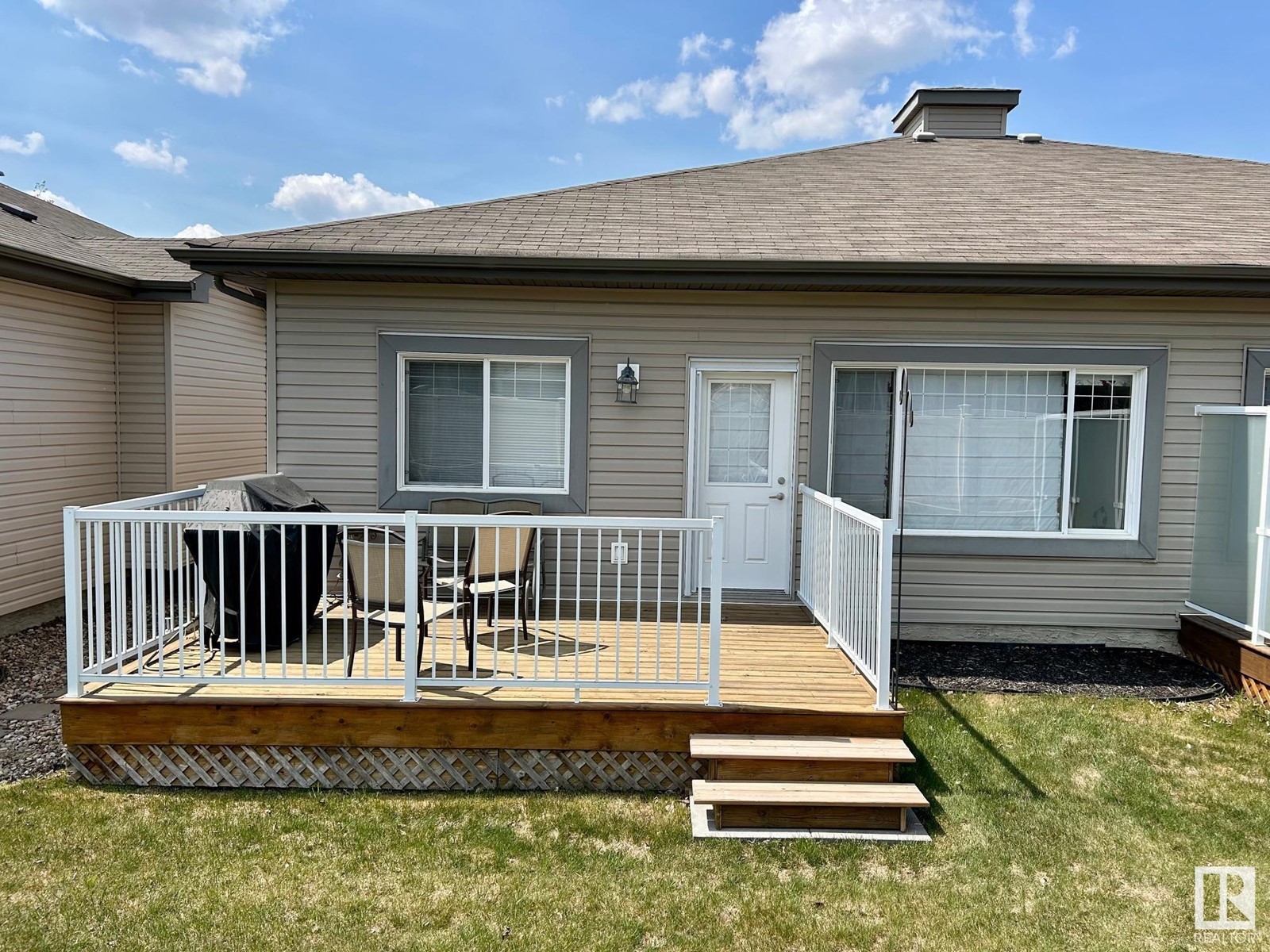 Photo 7 of 6 5021 34 Av, Camrose AB