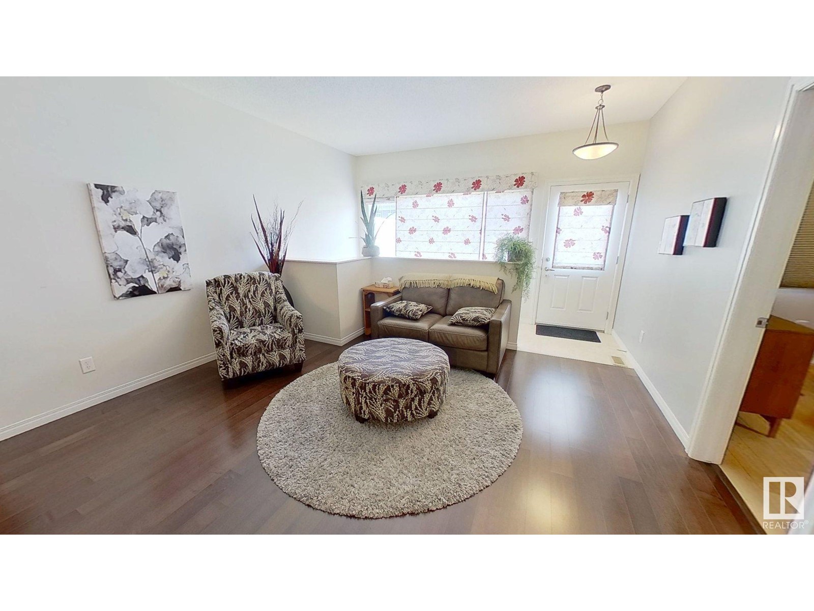 Photo 8 of 6 5021 34 Av, Camrose AB