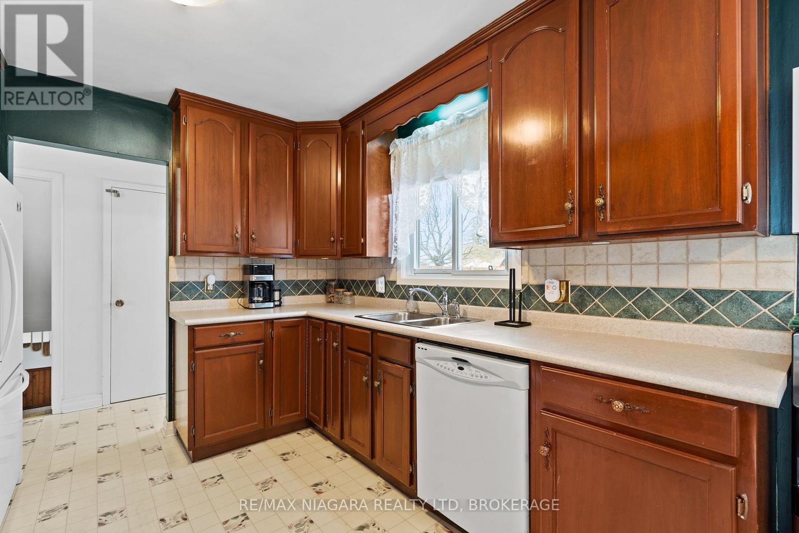 Photo 32 of 305 Centre Street, Niagaraonthelake ON