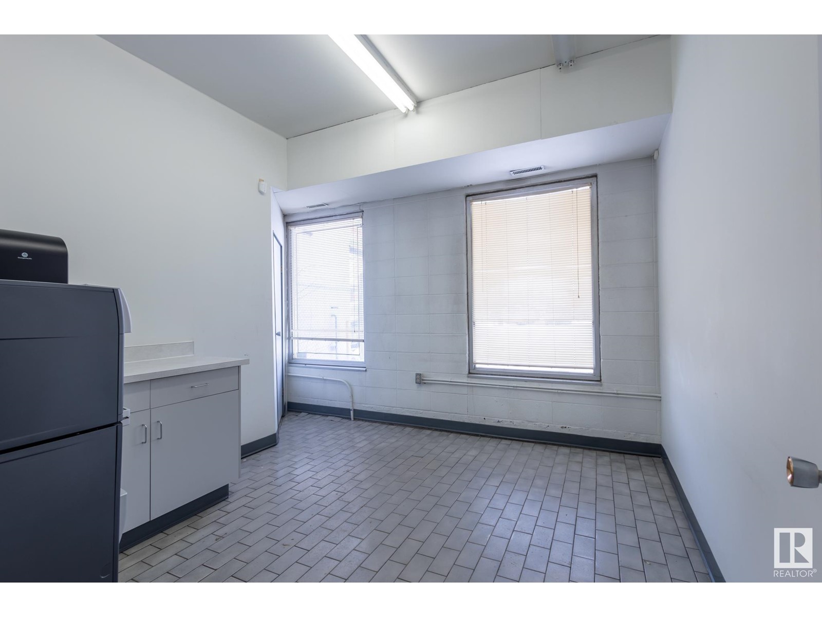 Photo 17 of 10666 98 St Nw, Edmonton AB