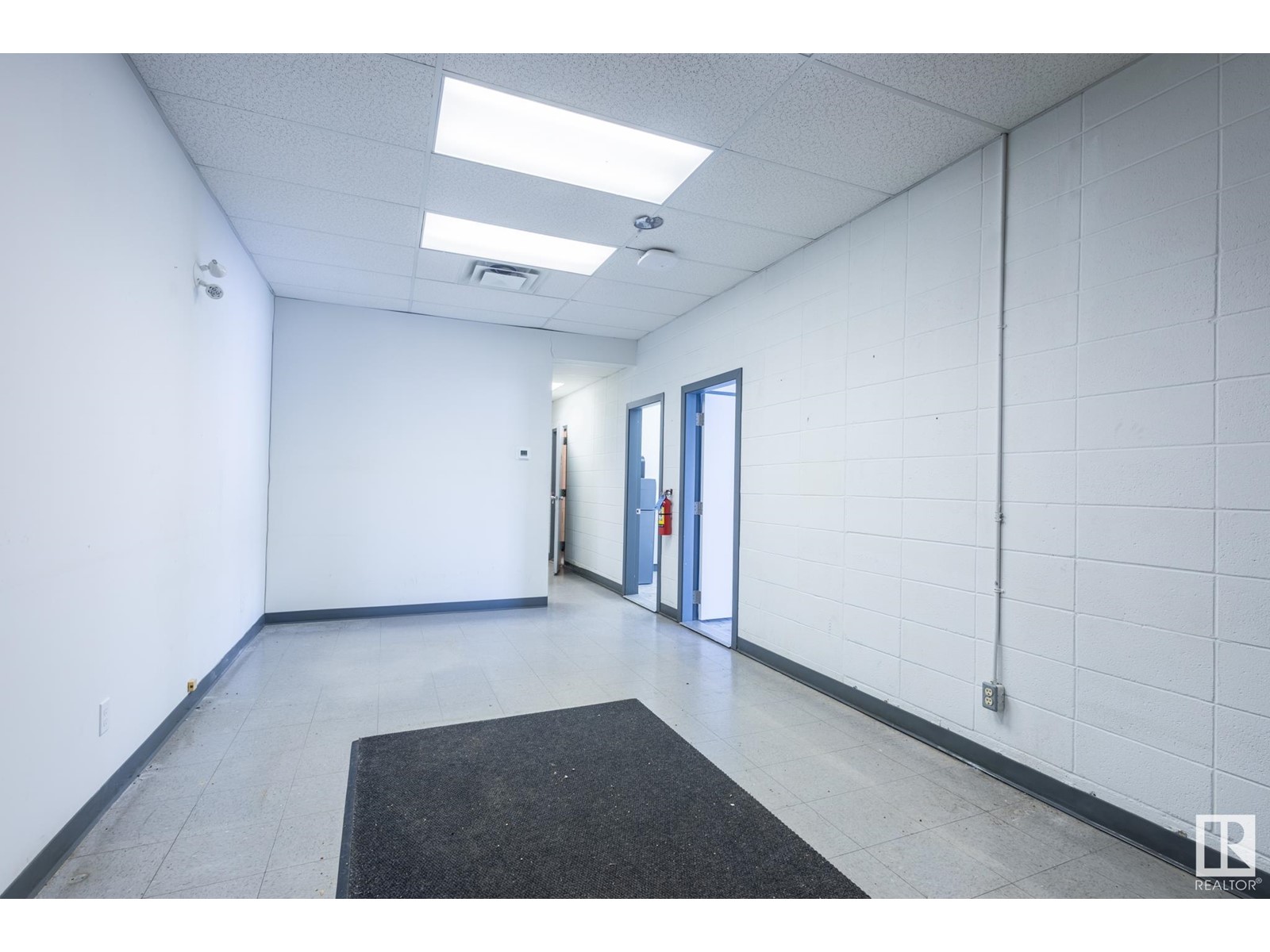 Photo 9 of 10666 98 St Nw, Edmonton AB