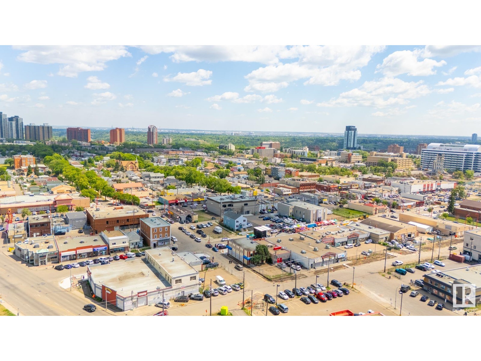 Photo 7 of 10666 98 St Nw, Edmonton AB