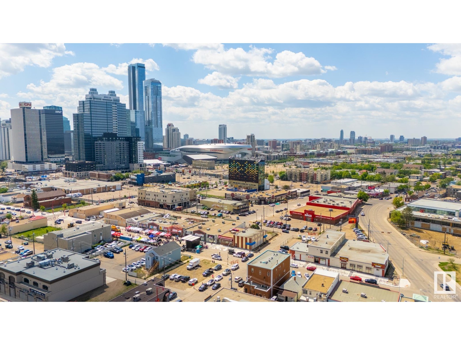 Photo 11 of 10666 98 St Nw, Edmonton AB