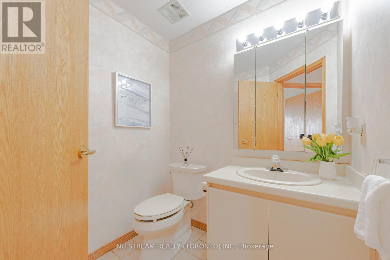 Photo 20 of 905 5151 Riverside Drive E, Windsor ON