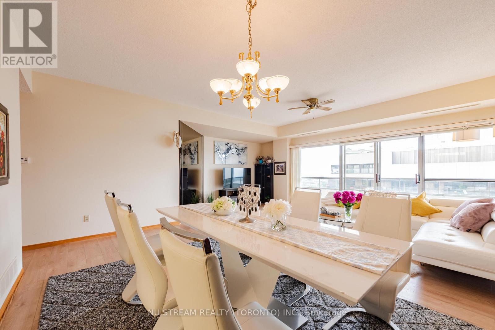 Photo 9 of 905 5151 Riverside Drive E, Windsor ON