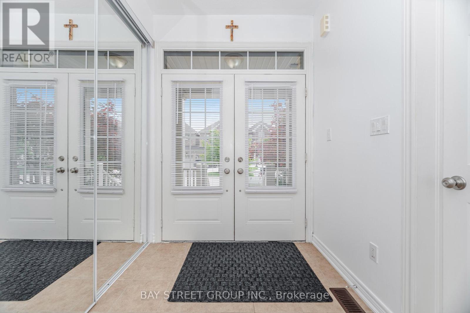 Photo 17 of 58 Weaver Terrace, New Tecumseth ON