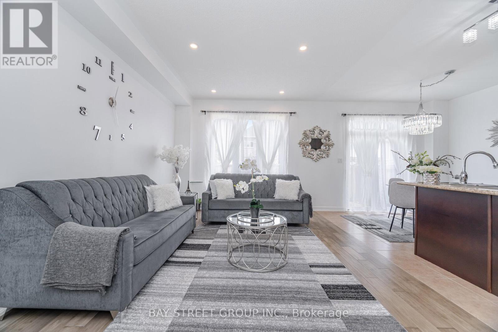 Photo 8 of 58 Weaver Terrace, New Tecumseth ON