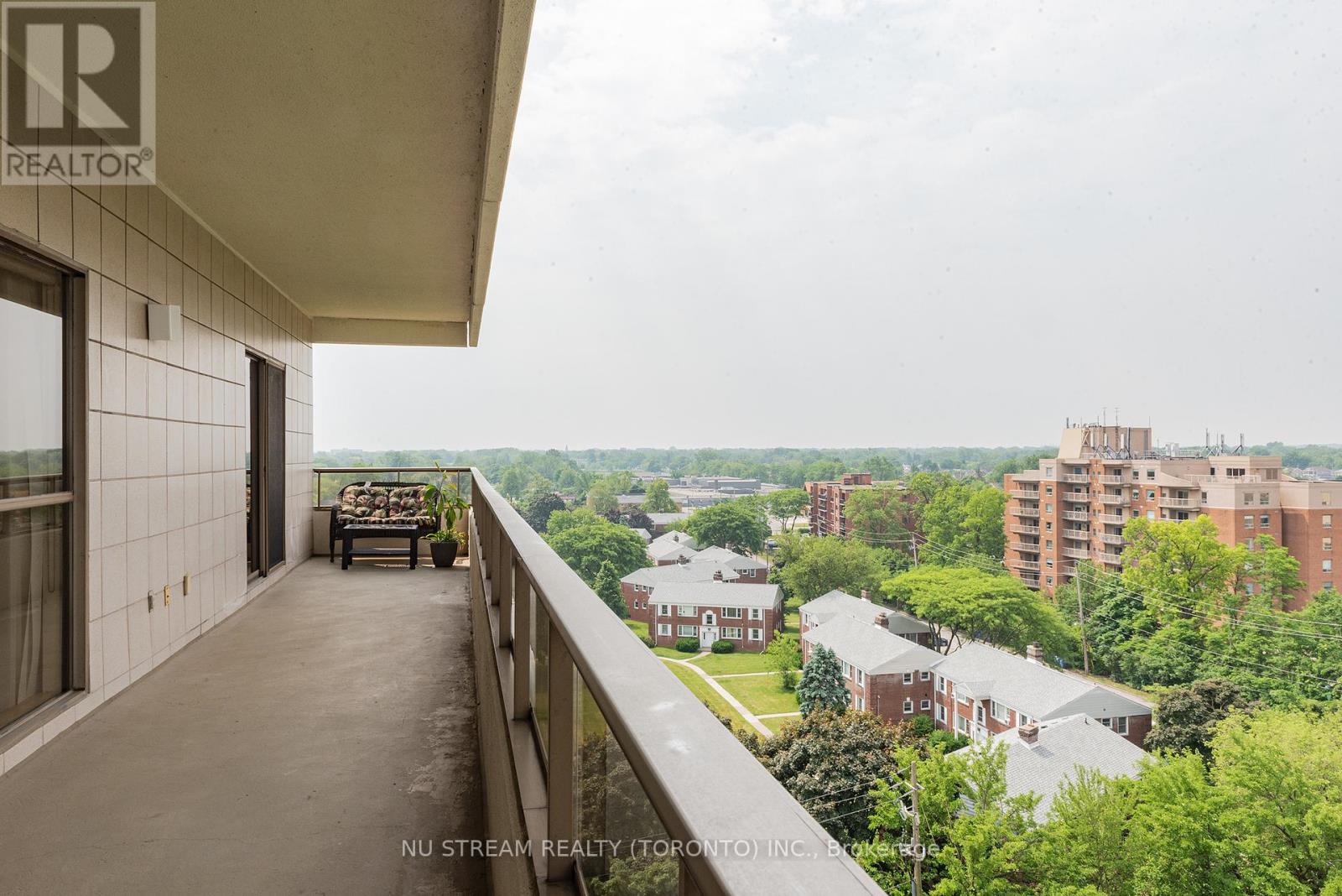 Photo 32 of 905 5151 Riverside Drive E, Windsor ON