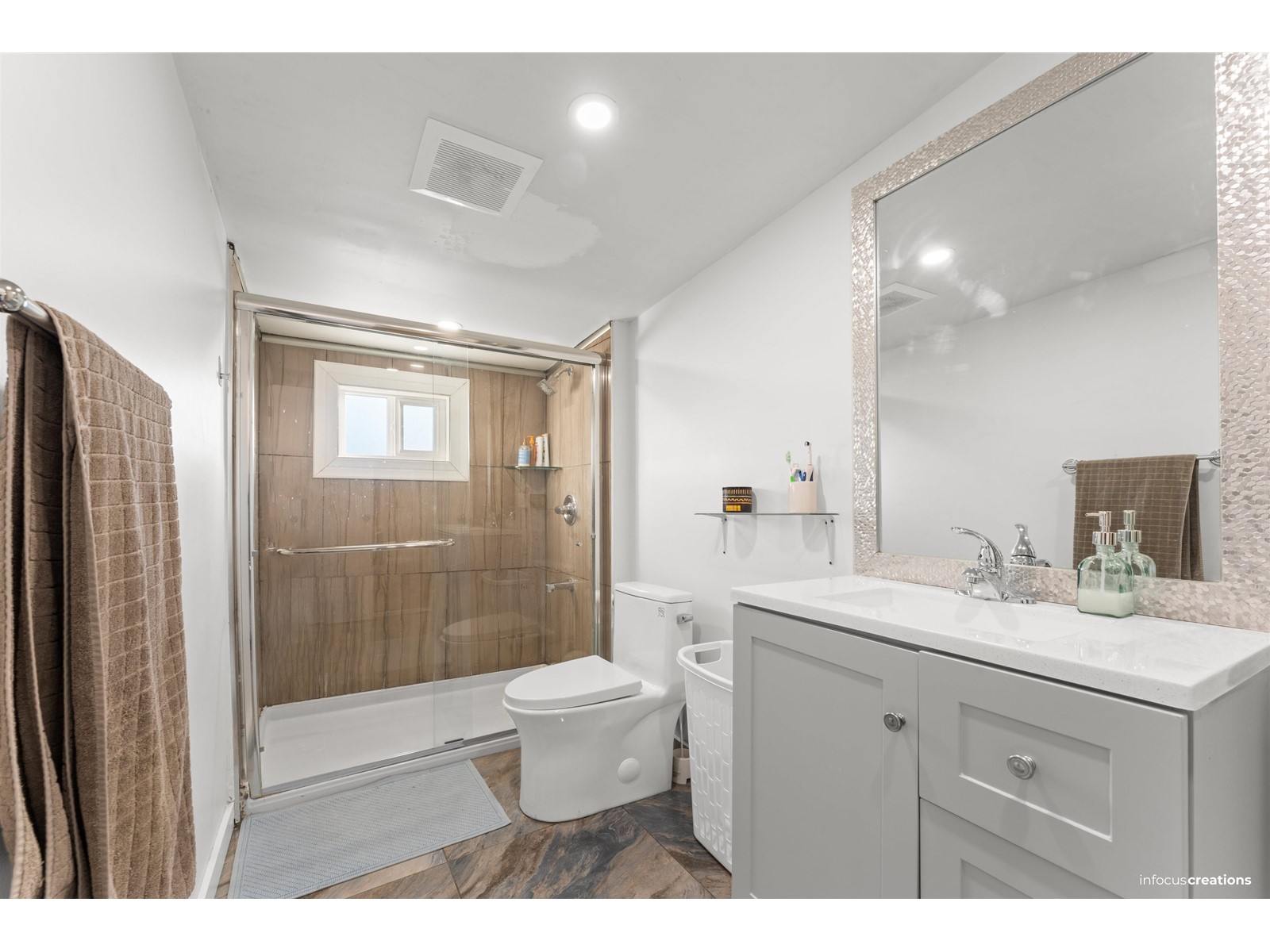 Photo 11 of 2091 Paulson Crescent, Abbotsford BC