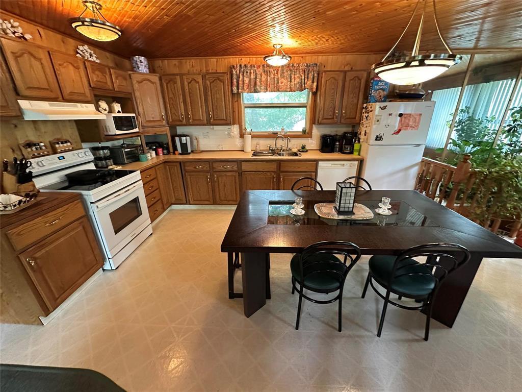 Photo 43 of 56 Arnhold Street, Gull Lake MB