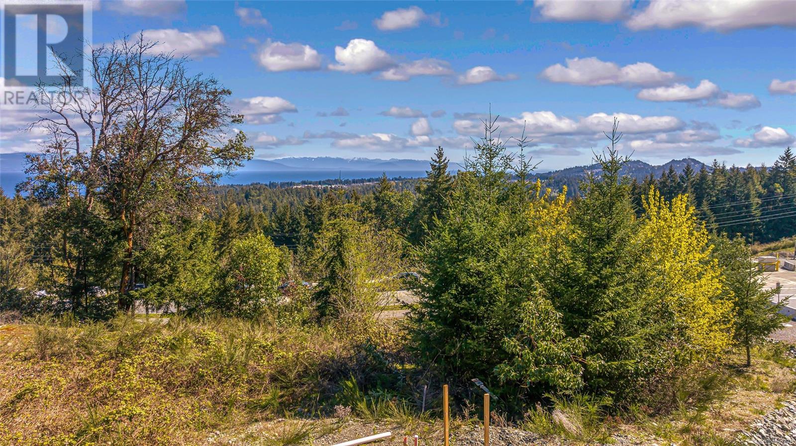 Photo 3 of 5000 Broad Ridge Pl, Lantzville BC