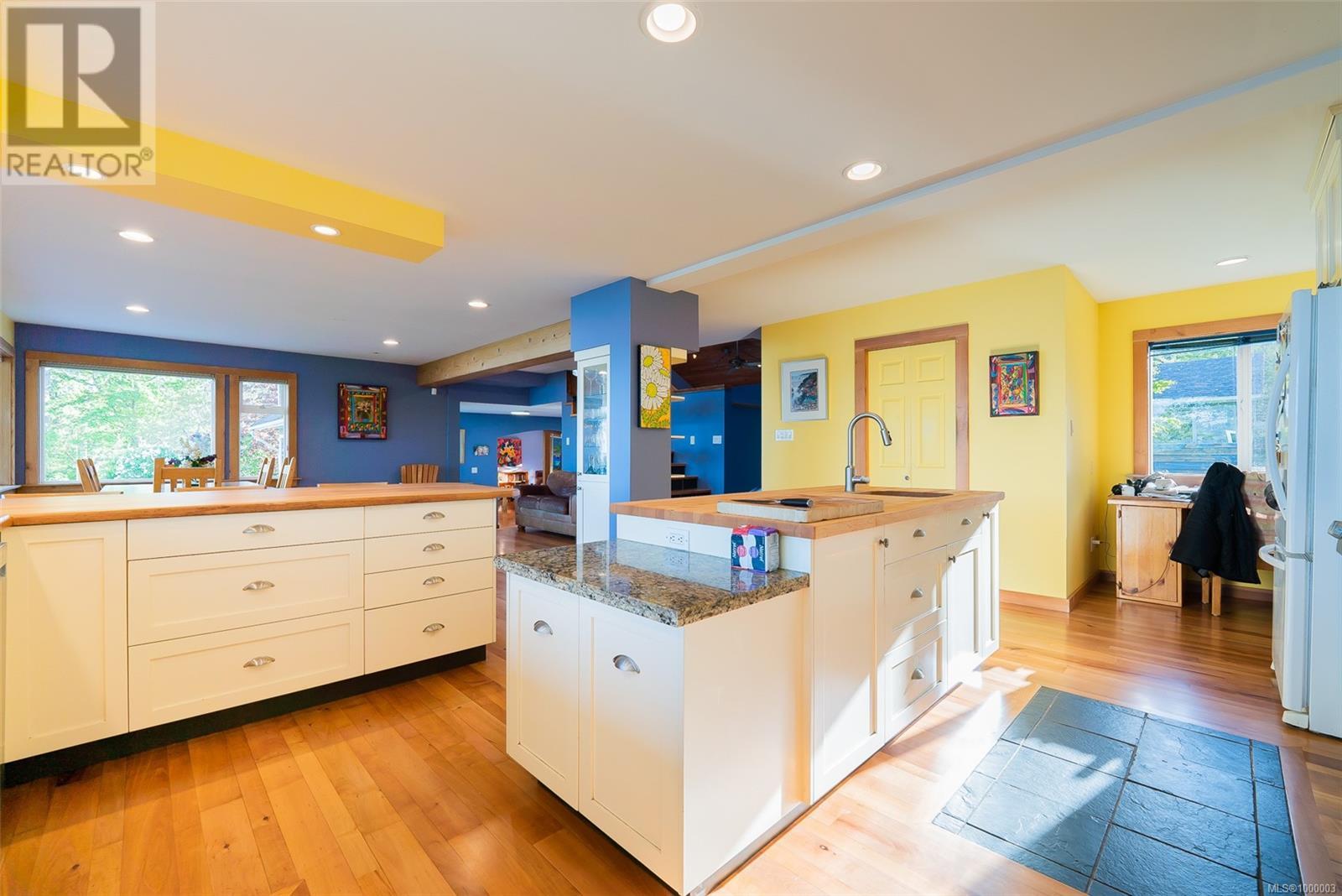 Photo 8 of 1560 Brebber Rd, Nanaimo BC